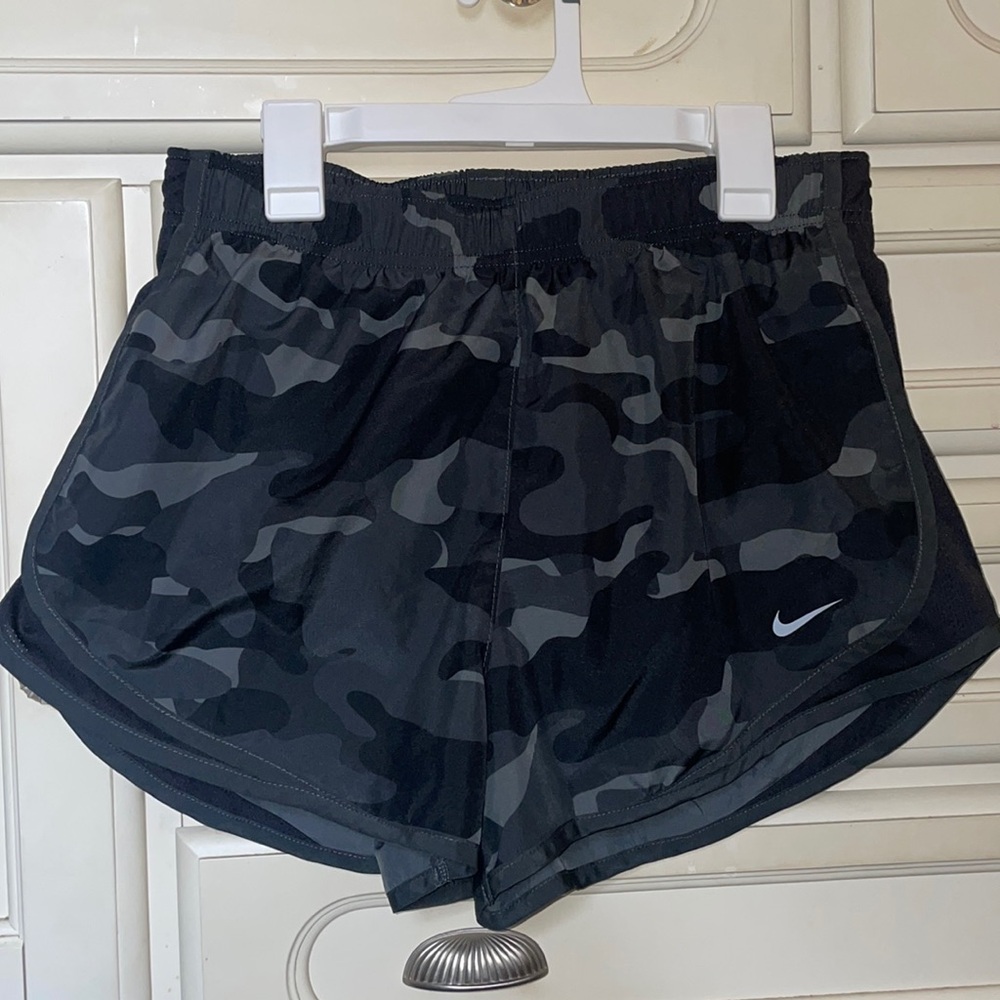 Nike camo shorts size medium (smoke free home)